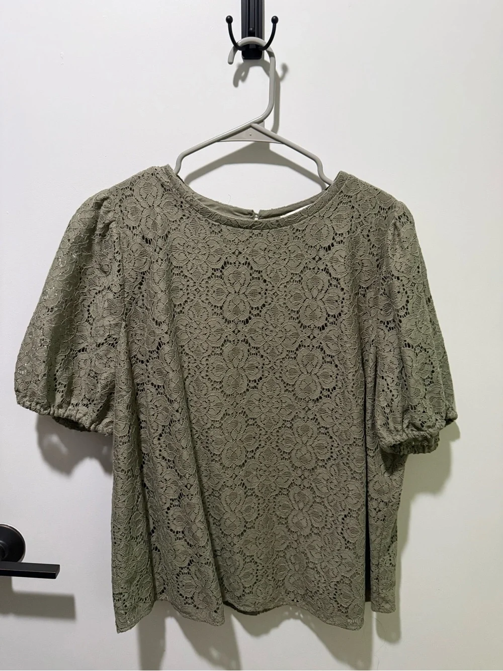 Loft Women’s Olive Lace Puff-Sleeve Top